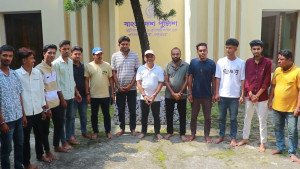 ঝটিকা মিছিলের চেষ্টাকালে  সাবেক উপজেলা চেয়ারম্যানসহ আটক ১৫