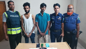 ঈশ্বরদীতে রিভলবার ও ৪০০ পিস ইয়াবাসহ গ্রেপ্তার ২
