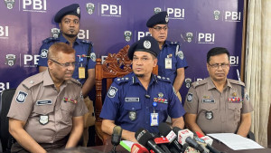 সুন্দরী নারীর ছবি দিয়ে ফাঁদ, ৩৪ লাখ টাকা খোয়ালেন অব. কর্মকর্তা