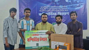 বিশেষ চাহিদাসম্পন্ন শিক্ষার্থীদের জন্য কম্পিউটার উপহার
