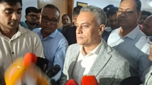১ পয়সা বেশি ভাড়া নিলেই রুট পারমিট বাতিল: সড়কমন্ত্রী