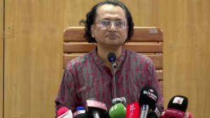 অন্তর্বর্তী সময়ের তুলনায় নৈরাজ্য কমেছে: তথ্য উপদেষ্টা