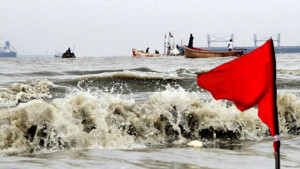 উপকূলের দিকে গভীর নিম্নচাপ, বাড়ল সতর্কতা