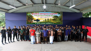 সুন্দরবনে ৪ জলদস্যু বাহিনীর ৫২ সদস্যের আত্মসমর্পণ