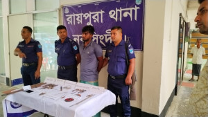 রায়পুরায় আগ্নেয়াস্ত্র তৈরির সরঞ্জামসহ যুবক গ্রেফতার