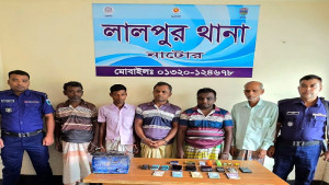 লালপুরে আমবাগানে জুয়ার আসর, আটক ৫