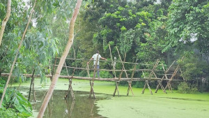সেতুর অভাবে ৪০ বছর ধরে দুর্ভোগ এলাকাবাসীর
