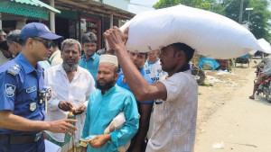 কৃষকের সার কোথায় যাচ্ছিল? পাচারের পথে এক হাজার কেজি উদ্ধার