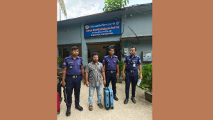 ভারতে পালানোর সময় ইমিগ্রেশনে ধরা হত্যা মামলার আসামি