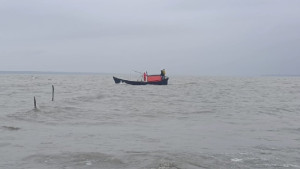 বঙ্গোপসাগরে ট্রলারডুবি, ১৪ জেলে জীবিত উদ্ধার