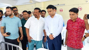 লালমোহন উপজেলা স্বাস্থ্য কমপ্লেক্সে আকস্মিক পরিদর্শনে স্পিকার