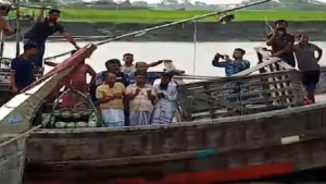 তজুমদ্দিনে কোস্টগার্ডের অভিযানে ৩ ডাকাত আটক