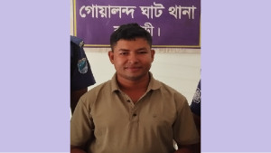 গোয়ালন্দে বাসে অগ্নিসংযোগের ঘটনায় স্বেচ্ছাসেবক লীগ নেতা গ্রেপ্তার