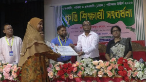 ময়মনসিংহে জিপিএ-৫ পাওয়া ২৩৬ শিক্ষার্থীকে সংবর্ধনা