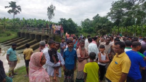 গোসল করতে গিয়ে নিখোঁজ, স্লুইসগেটের পানিতে মিলল নারীর মরদেহ