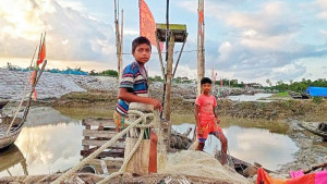 চরফ্যাশনে জলবায়ু পরিবর্তনে ঝরে পড়ছে হাজারো শিশু