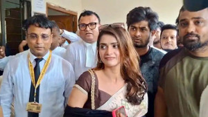 সম্মানহানি হয়েছে: শাড়িকাণ্ড নিয়ে তিশার অভিযোগ