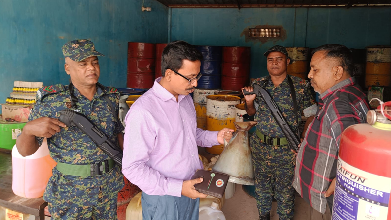 ৫ লিটার তেলে ২০০ মিলি কম, লাখ টাকা জরিমানা