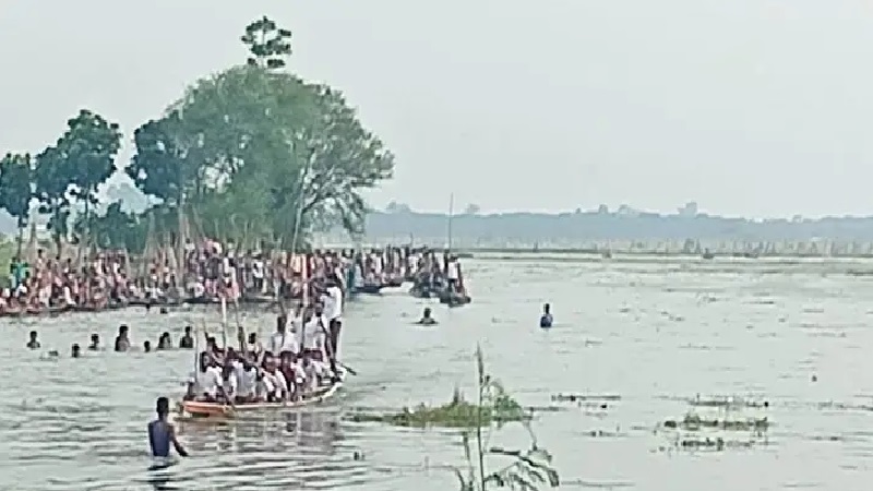 বালিয়াকান্দিতে ঐতিহ্যবাহী নৌকা বাইচ অনুষ্ঠিত